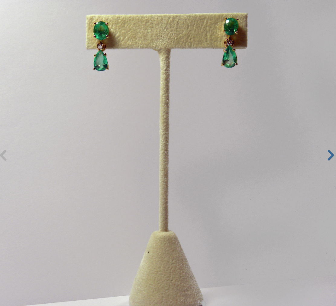 3.59 Ct Earrings 18K Yellow Gold with 3.50 Ct Colombian Emeralds and 0.06 Ct Diamonds