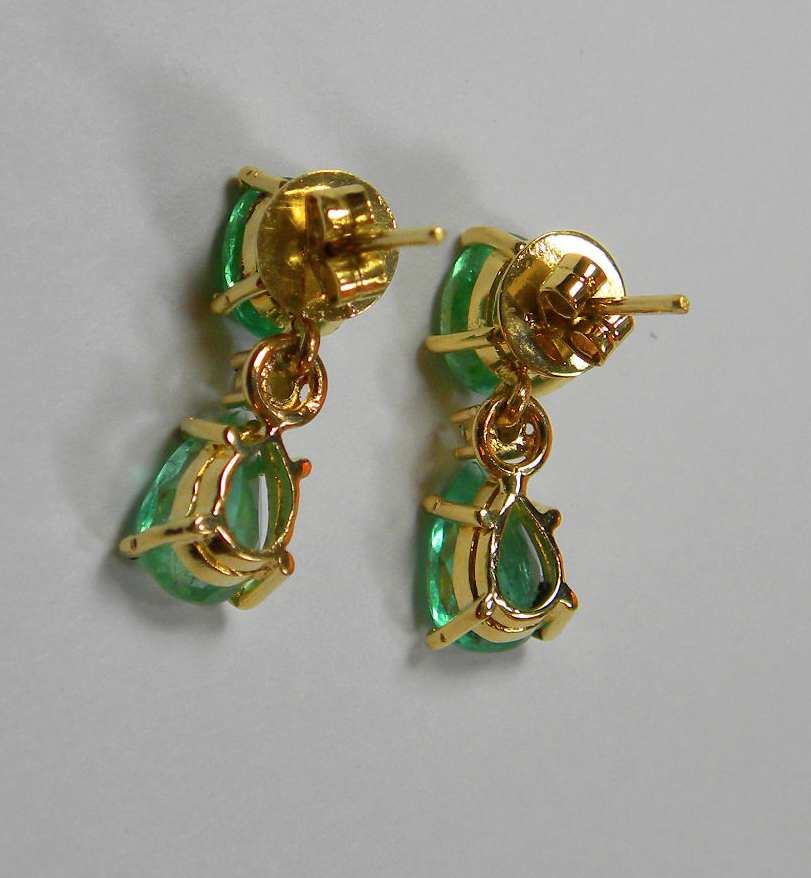 3.59 Ct Earrings 18K Yellow Gold with 3.50 Ct Colombian Emeralds and 0.06 Ct Diamonds
