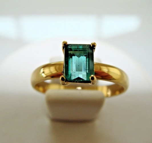 0.75 Ct Engagement Ring, 18K Yellow Gold with 0,75 Ct Natural Colombian Esmerald AAA+ 